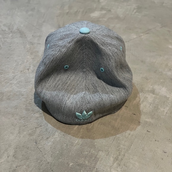 NWT Adidas Originals Flexfit SnapBack Cap - Picture 2 of 3